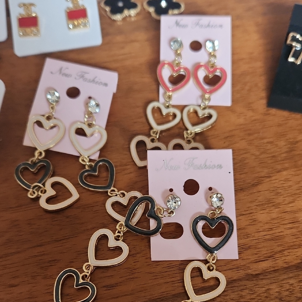 Gold-Tone Double Heart Drop Earrings in Black & Cream